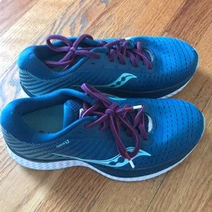 Women’s Guide 13 running shoes. Size 5.5